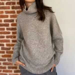 Aritzia - Babaton Group - NWOT - 100% Alpaca Turtleneck Sweater - Heather Gray